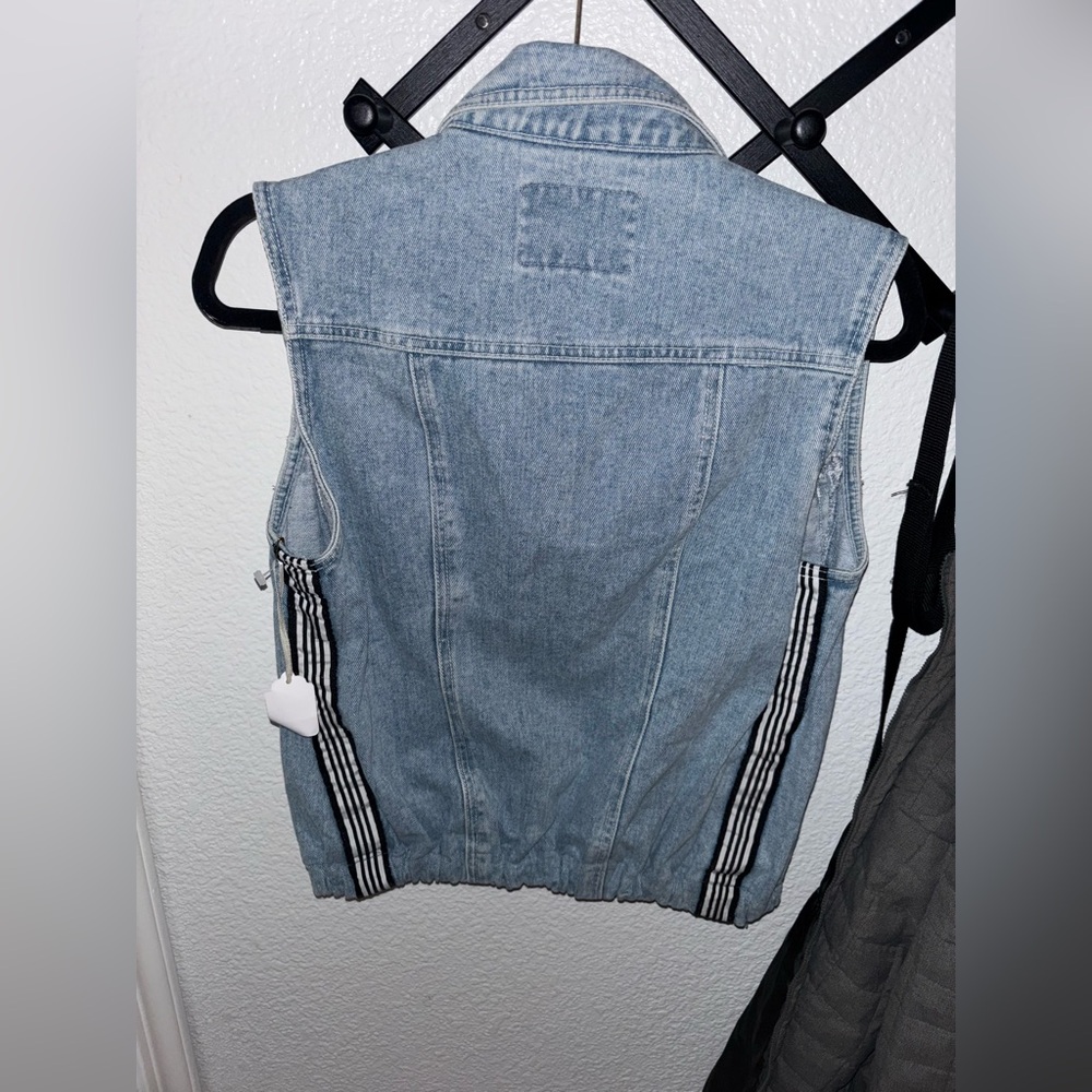 Revolt Denim Vest Large‎ – Vintage Light Wash Jean Vest 100% Cotton Y2K Retro - Picture 5 of 6
